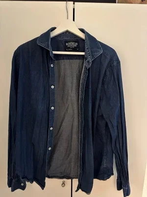 Mörkblå jeansskjorta Bondelid