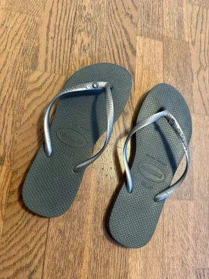 Grå flip-flops från Havaianas