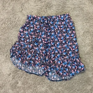 Blommig kjol från Mywear Young