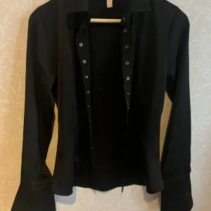 Satin skjorta