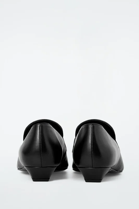 COS Women's Loafers Med Taxklack & Tofsar in Svart