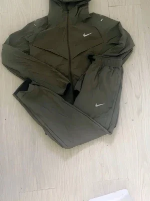 Nike olivgrön träningsset herr
