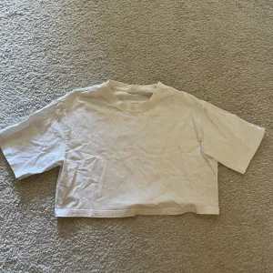 vit crop top