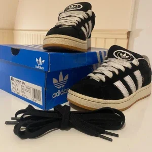 Svarta Adidas Campus 00s