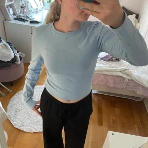 Blå tröja