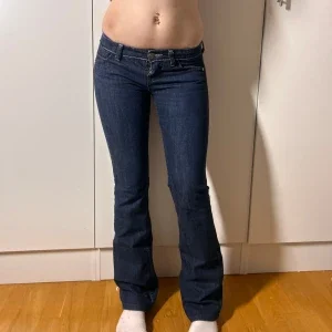 Lågmidjade bootcut jeans lee super lågmidjade utsvängda jeans