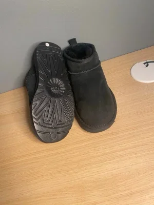 Svarta uggs