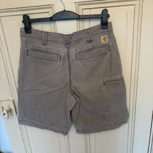 Grå carhartt shorts