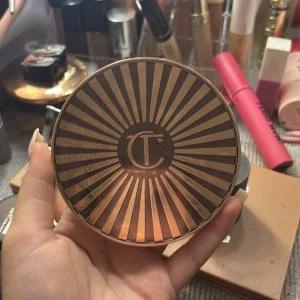 Charlotte Tilbury bronzer i guldig dosa