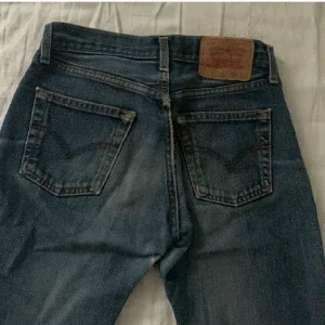 baggy levis jeans