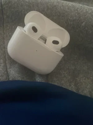 Vita trådlösa hörlurar Apple AirPods