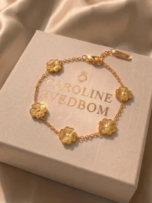 Guldigt blomarmband Caroline Svedbom