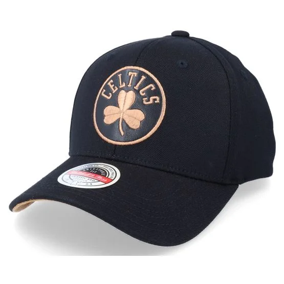 Mitchell & Ness - NBA Black adjustable Czapka Z Daszkiem - Hatstore Exclusive x Boston Celtics Leather Logo Black Adjustable @ Hatstore
