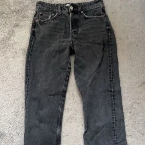 Straight Mid Waist Jeans Zara