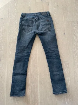 Nudie Grim Tim svart/grå 30/32 nästan nyskick”