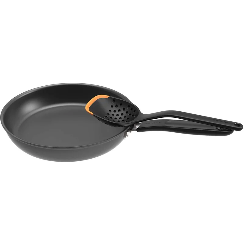 Fiskars Functional Form hulske 29,6 cm. - Sort og orange | KitchenOne