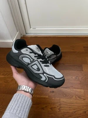 B30 skor svart grå