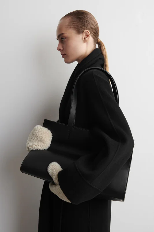 COS Femme Moufles En Peau Lainée in Blanc