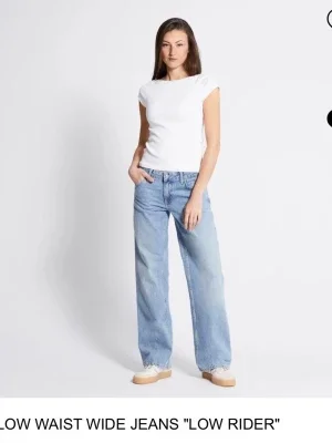 Low waist wide jeans