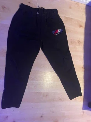 Svarta mjukisbyxor Trapstar