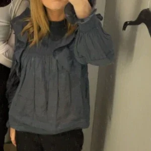 Blå blus från Neo Noir