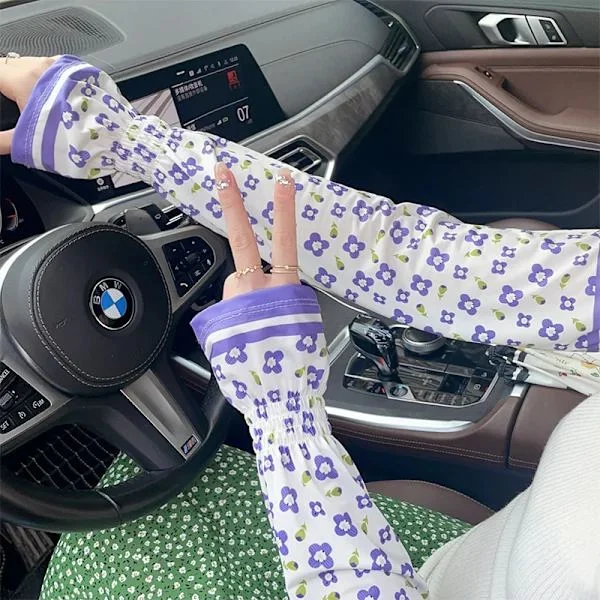 Cooling and Loose Ice Silk Sun Protection Sleeves for Women's Cycling, Outdoor UV Protection, Extended Summer Protection Gloves blue purple flowers
