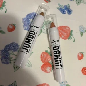 Jumbo ögonpenna från NYX
