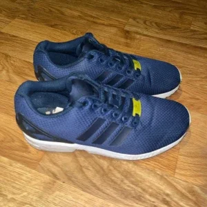 Blå Adidas ZX Flux sneakers