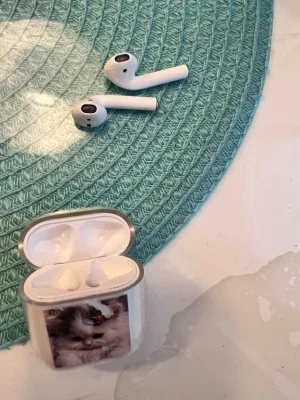 Trådlösa vita hörlurar med kattmotiv