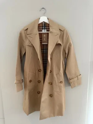 Beige trenchcoat från Burberry