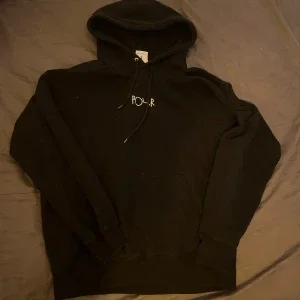 Svart hoodie från Polar