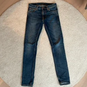 Blå lean Dean från Nudie Jeans