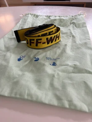 Off-white bälte