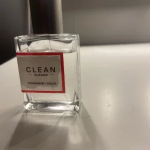 CLEAN Classic Strawberry Fields parfym