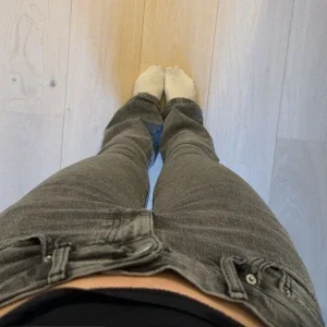 Gråa bootcut jeans