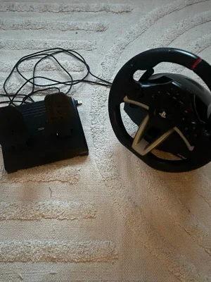 Thrustmaster ratt och pedaler PS4/PS5