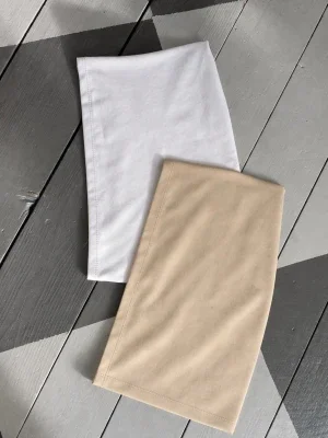 Två tubtoppar i vitt och beige