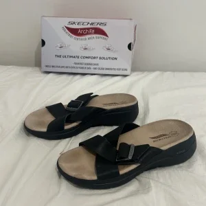 Skechers Go walk arch fit BBK svart, sandaler