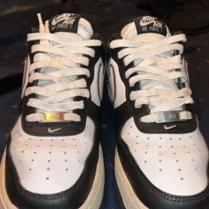Nike Air Force 1 black & white