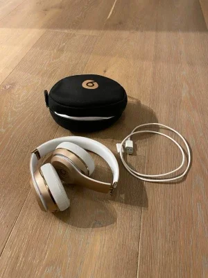 Beats Studio3 trådlösa hörlurar guld/vit