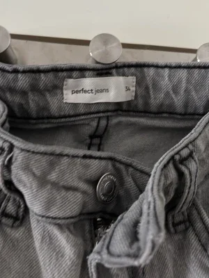 Grå jeans från Perfect Jeans (Gina tricot)