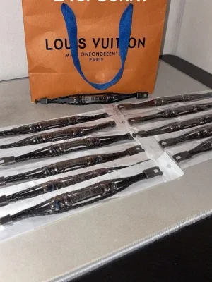 ( 2 för 90kr) Svart silvrig leather armband från diesel ( köp 2 för 90)