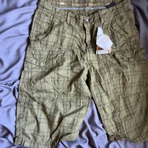 Gröna rutiga cargoshorts Alpha Industries