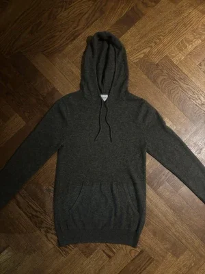 Mörkgrön Kashmir hoodie John Henric Small