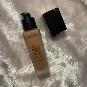 Lancôme Teint Idole Ultra wear foundation. Färg: 10.2