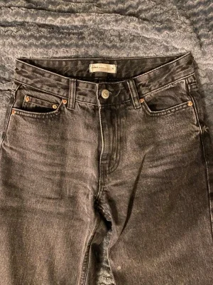 Mid-low waist straight jeans