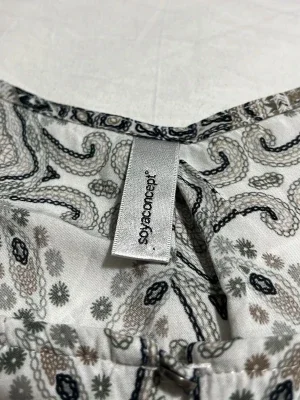 Mönstrad ärmlös topp Soyaconcept