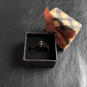 fyrkantig ring i metall +ringask