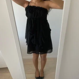 Svart cocktailklänning