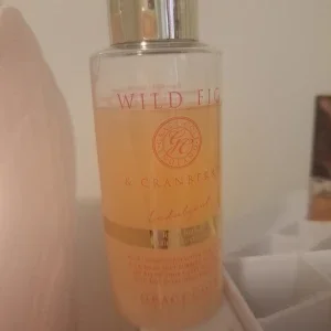 Grace Cole Wild Fig & Cranberry bath bubbles